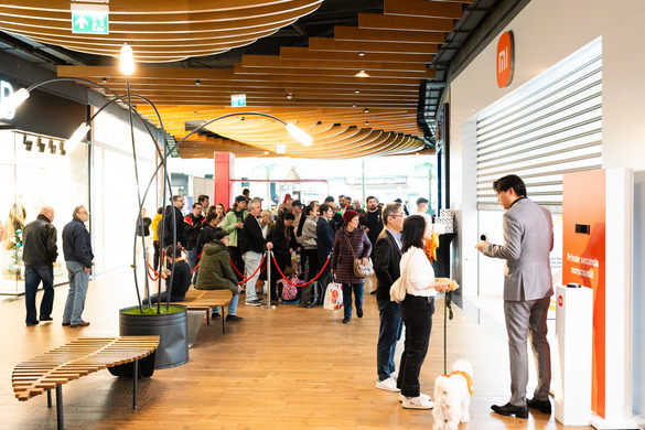 Xiaomi a deschis primul magazin fizic din România. Va aduce și alte produse FOTO