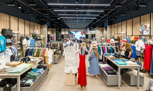 FOTO Altex-ul grecesc, care a adus în România rețeaua de magazine Funky Buddha, deschide primul magazin din afara Capitalei