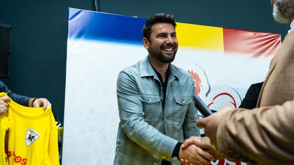 La Cocoș a dat iar lovitura. Trafic blocat în oraș la deschiderea noului magazin VIDEO&FOTO