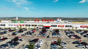 La Cocoș a dat din nou lovitura. Trafic blocat în oraș la deschiderea noului magazin VIDEO&FOTO