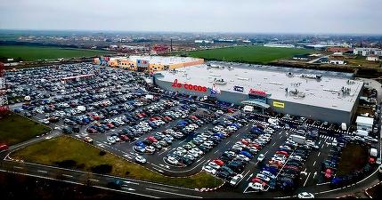 La Cocoș a dat iar lovitura. Trafic blocat în oraș la deschiderea noului magazin VIDEO&FOTO