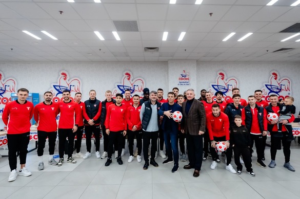 La Cocoș a dat iar lovitura. Trafic blocat în oraș la deschiderea noului magazin VIDEO&FOTO