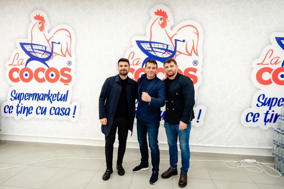 La Cocoș a dat iar lovitura. Trafic blocat în oraș la deschiderea noului magazin VIDEO&FOTO