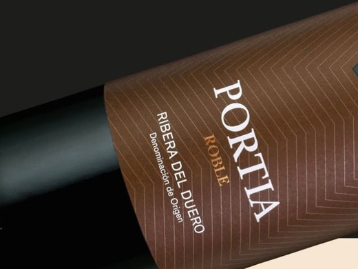 Vinul zilei: un Tempranillo din regiunea Ribera del Duero, cu note de fructe bine coapte, condimente, accente balsamice și tonuri prăjite. Savuros alături de mușchi de vită, carne la grătar, pește mai gras, paste, brânzeturi sau deserturi cu fructe de pădure