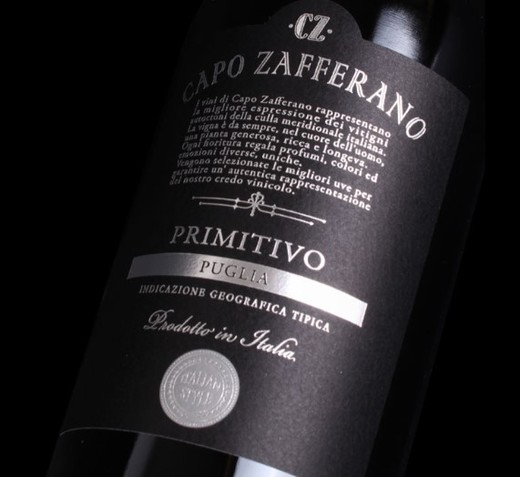 Vinul zilei: un Primitivo care iese din tipar și refuză să se alinieze stilului opulent și dulceag. Un vin roșu precis, orientat spre prospețime și echilibru, cu note de fructe negre și roșii, condimente, ciuperci și o atingere fină de piele