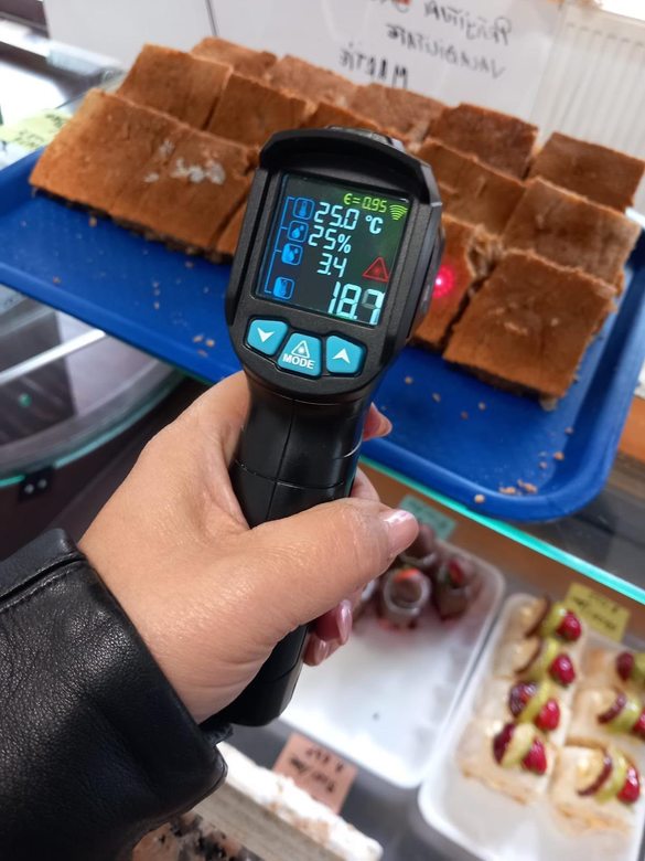FOTO Produse de cofetărie cu mucegai și ouă cu fisuri găsite de inspectorii ANPC