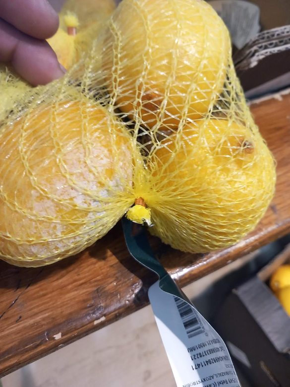 FOTO Produse de cofetărie cu mucegai și ouă cu fisuri găsite de inspectorii ANPC