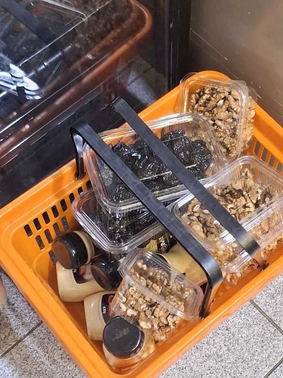 FOTO Controale în 4.200 de unități înaintea Paștelui. Inspectorii ANSVSA au dat amenzi de peste 2,15 milioane de lei și au retras aproape două tone de produse