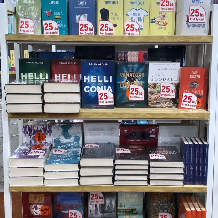 FOTO Surpriză: Liderul neoficial al editurilor intră în retailul offline, deschizând prima sa librărie. Și liderul oficial Bookzone tocmai a început să deschidă librării