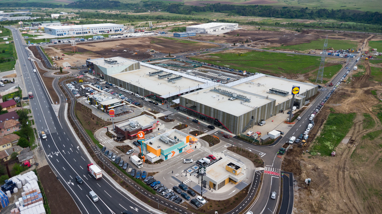 FOTO Cel mai mare parc comercial din Transilvania, inaugurat în urma unei investiții de peste 40 milioane de euro