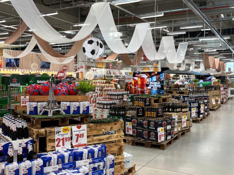 Auchan dă startul Târgului de Bere cu peste 300 de sortimente din 25 de țări, în așteptarea campionatului mondial de fotbal