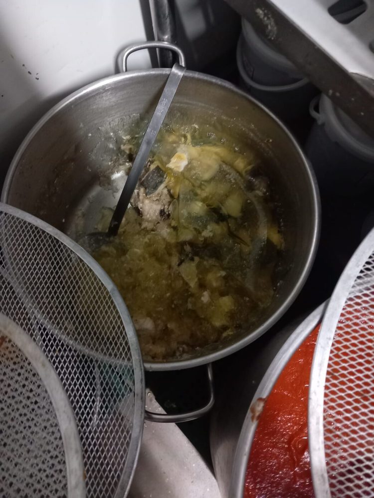 FOTO Restaurant celebru de pe litoral, închis de Protecția Consumatorilor. Ce au găsit comisarii la Golful Pescarilor
