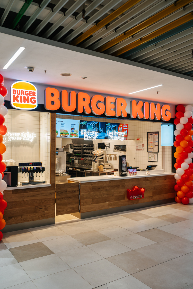 FOTO Burger King se extinde în România și deschide un nou restaurant, în București