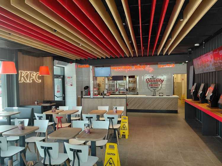 FOTO KFC deschide un nou restaurant în România, primul Drive Thru din zona Bran