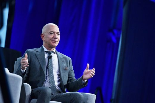 Bezos vinde acțiuni Amazon de peste 4 miliarde de dolari