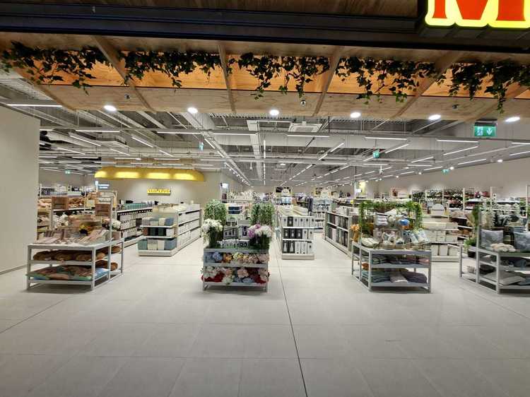 FOTO Retailer gigant se extinde în România. Mr. DIY a deschis primul magazin din Iași