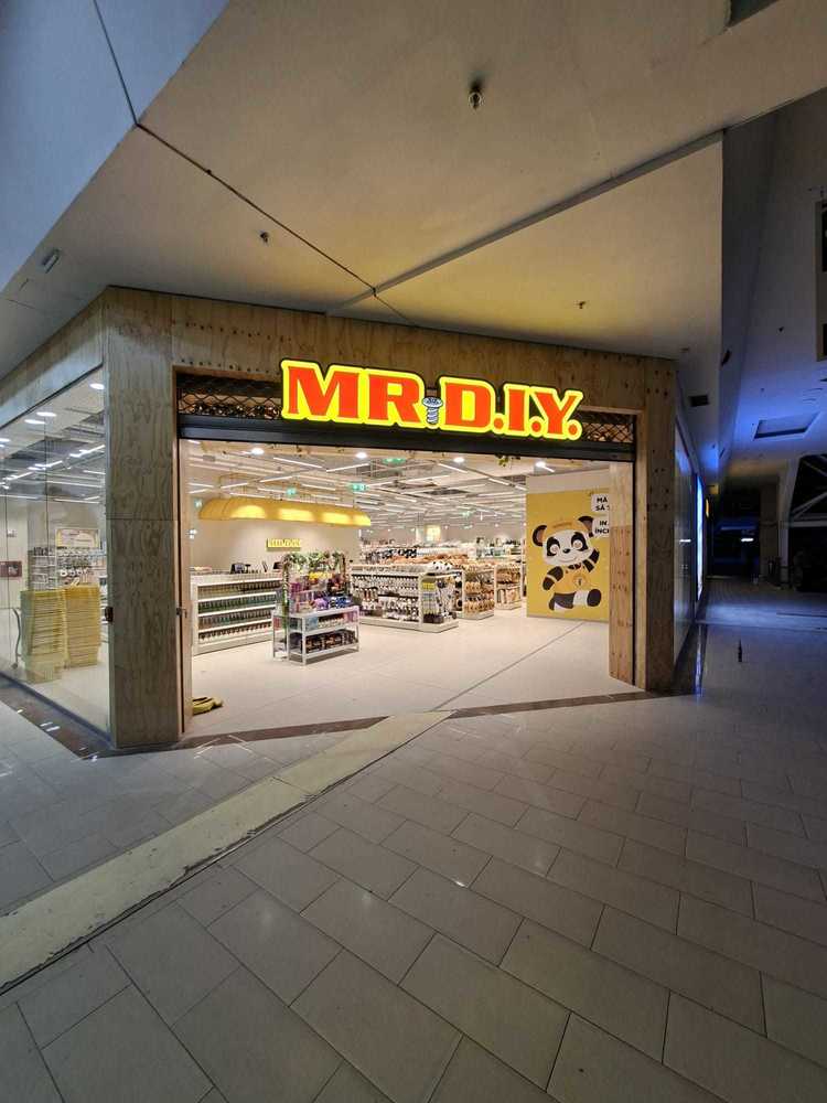FOTO Retailer gigant se extinde în România. Mr. DIY a deschis primul magazin din Iași
