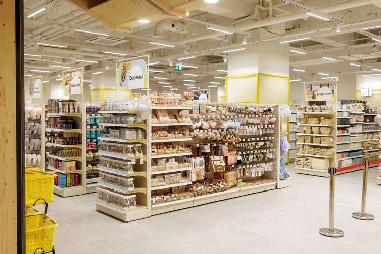 FOTO Retailer gigant se extinde în România. Mr. DIY a deschis primul magazin din Iași