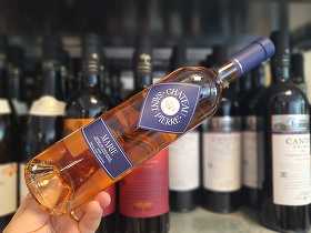 Vinul zilei: un rosé din Côtes de Provence, realizat din Syrah, Cinsault și Grenache, cu arome florale și citrice și un gust proaspăt, amplu și persistent