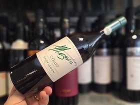 Vinul zilei: un Sauvignon Blanc din regiunea Collio, cu arome de ananas, fructe tropicale, note vegetale și condimente. Proaspăt și bine structurat, are un final lung și mineral. Ideal alături de aperitive, pește sau fructe de mare