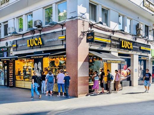 VIDEO Luca se extinde în București și deschide o covrigărie în Gara de Nord