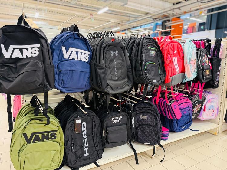 Back to School la Auchan: peste 2.000 de articole pentru școală la prețuri mici, colecții în tendințe și o campanie de reciclare cu reduceri la rechizite