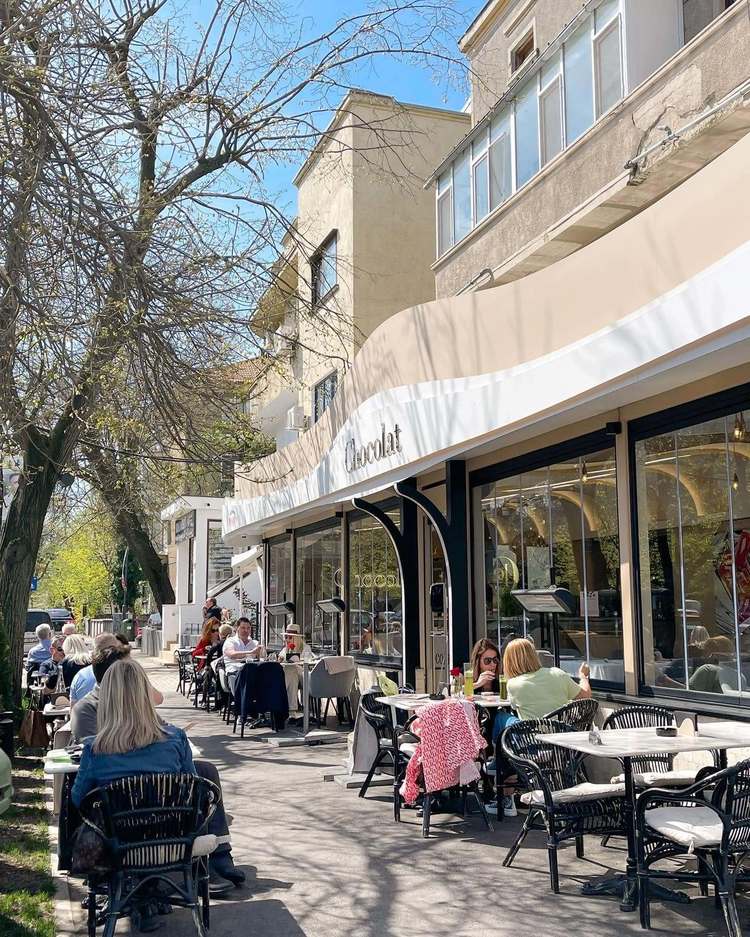 FOTO SURPRIZĂ După 20 de ani, Chocolat a închis și ultimul local din București. Brandul se reinventează după ce a avut pânǎ la 8 cafenele și cofetǎrii în capitalǎ