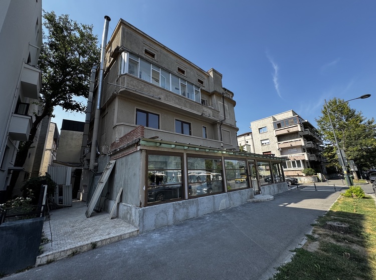 FOTO SURPRIZĂ După 20 de ani, Chocolat a închis și ultimul local din București. Brandul se reinventează după ce a avut pânǎ la 8 cafenele și cofetǎrii în capitalǎ