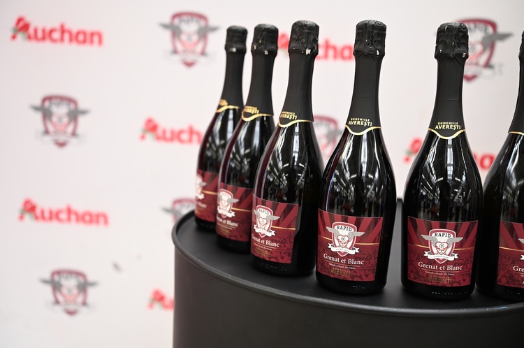 Auchan lansează în exclusivitate spumantele Grenat et Blanc, produse de Domeniile Averești pentru fanii FC Rapid