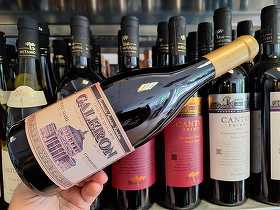 Vinul zilei: un Chardonnay din Dealu Mare, cu note de pară bergamotă, grapefruit și lime, completate de miere, vanilie și discrete tonuri de fum. Un alb amplu și bine structurat, cu aciditate vie și un final intens