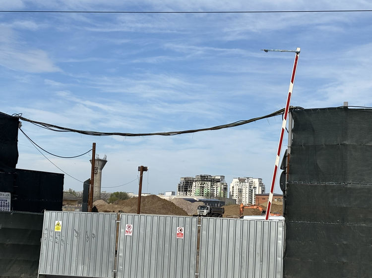 Imaginea actuală a șantierului. Foto Profit.ro. Autor Ovidiu Bărbulescu Imaginea actuală a șantierului. Foto Profit.ro. Autor Ovidiu Bărbulescu
