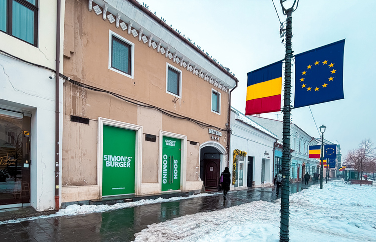 FOTO Mare lanț fast-food intră în România, cu plan amplu de extindere. Primul restaurant Simon's Burger, deschis în centrul orașului Cluj-Napoca. Povestea afacerii