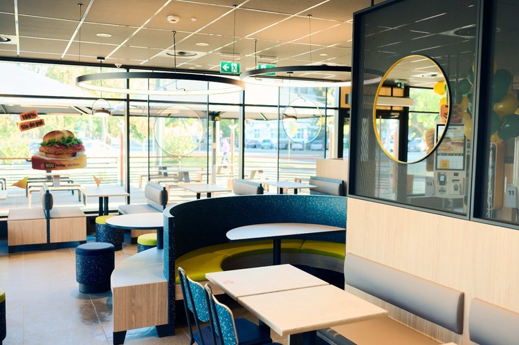 ANUNȚ McDonald’s. Schimbă restaurantele și meniul cu opțiuni mai sănătoase, inclusiv preparate din ouă. Investiții de miliarde dolari în următorul deceniu