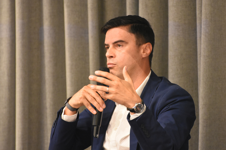 VIDEO Vin ofertele de Black Friday. Numărul coletelor comandate de români din afara UE s-a prăbușit. Vor profita comercianții din România sau o parte din cumpărături va dispărea pur și simplu? - Conferința Profit E-commerce