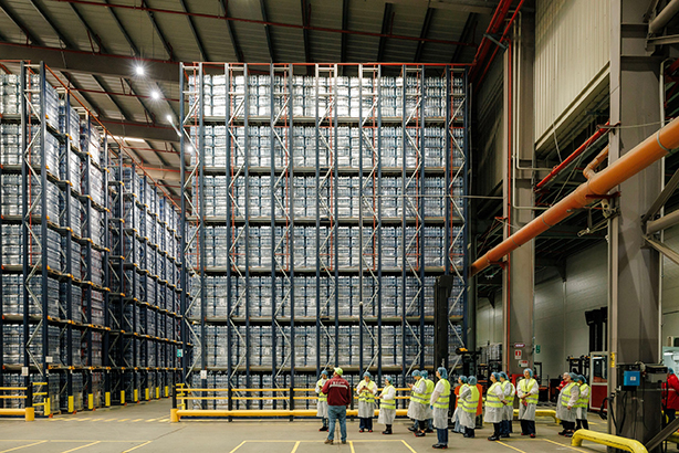 FOTO Fabrica Coca-Cola din Poiana Negrii, una dintre cele mai complexe dintre cele 16 unități de îmbuteliere ape naturale minerale și a treia ca volum îmbuteliat din grup. Recomandare pentru consumatori: La asta m-aș uita la orice apă pe care o beau