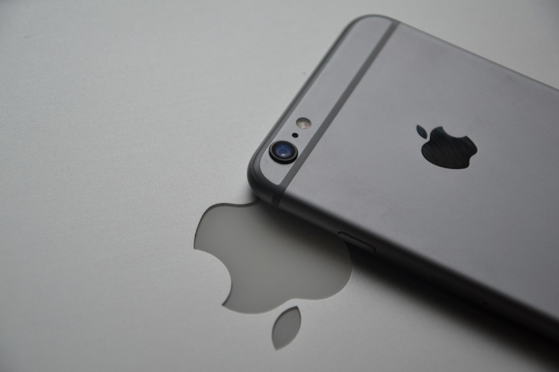 Profitul Apple a crescut cu 2% în perioada octombrie-decembrie, dar vânzările de iPhone au frânat