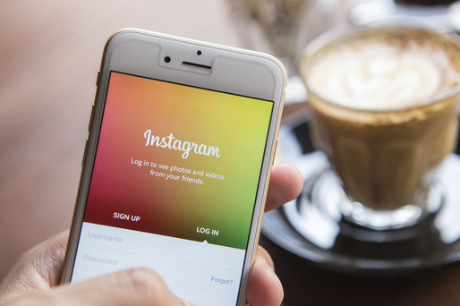 Instagram permite utilizatorilor să posteze fotografii și de pe site-ul mobil