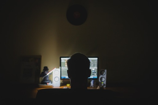 Specialiști IT: Naivitatea și lipsa de informare a angajaților contribuie decisiv la răspândirea atacurilor cibernetice