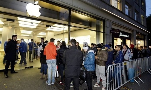 FOTO Un rănit și un Apple Store evacuat la Zurich, în urma unui incident implicând o baterie de iPhone