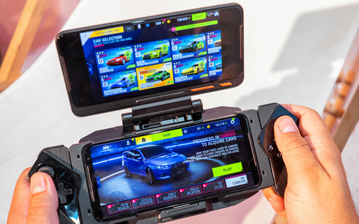 GALERIE FOTO Asus lansează cel mai puternic smartphone de gaming