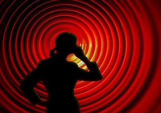 ANCOM sfătuiește românii să verifice toate condițiile de utilizare a roaming-ului înainte de vacanță