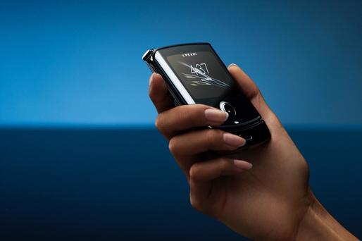 VIDEO Motorola reinventează Razr sub forma unui smartphone pliabil