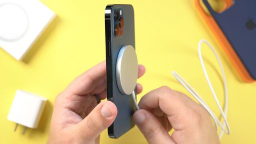 Apple lucrează la o baterie externă magnetică pentru iPhone
