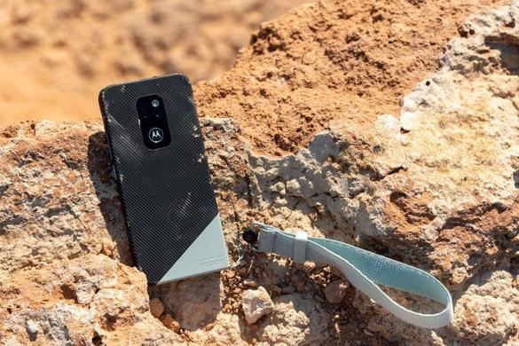 FOTO Motorola anunță smartphone-ul rezistent Defy