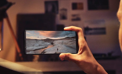 VIDEO Sony a prezentat Xperia 1 IV, un smartphone cu zoom continuu
