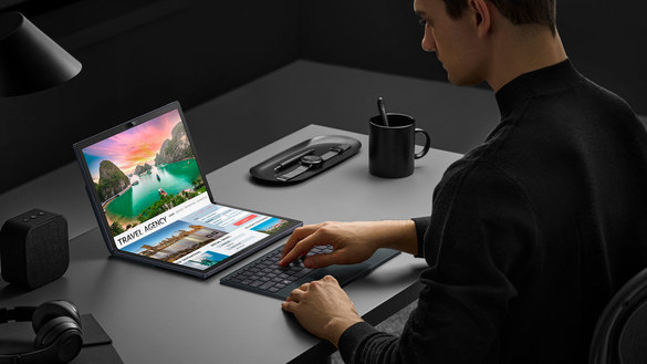 Zenbook 17 Fold OLED (UX9702): un laptop care te cucerește prin versatilitate