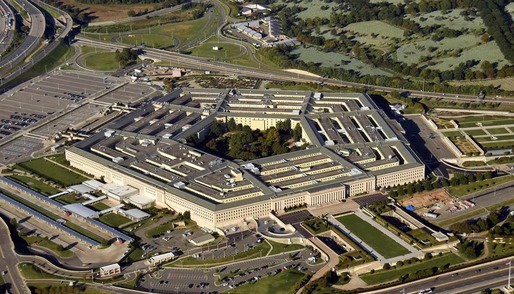 Angajații Pentagonului, prinși cu aplicații neautorizate pe smartphone-uri