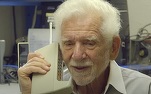 Ridicați-vă ochii din smartphone, imploră Martin Cooper, părintele telefonului mobil