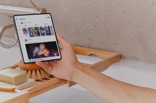 Galaxy Z Fold 5 ar urma să fie mai subțire și mai ușor decât precursorul său. 2023 - anul în care smartphone-urile pliabile iau avânt, cel puțin numeric