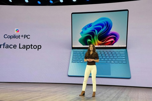 Noul Surface Laptop vine cu AI și autonomie de 22 de ore